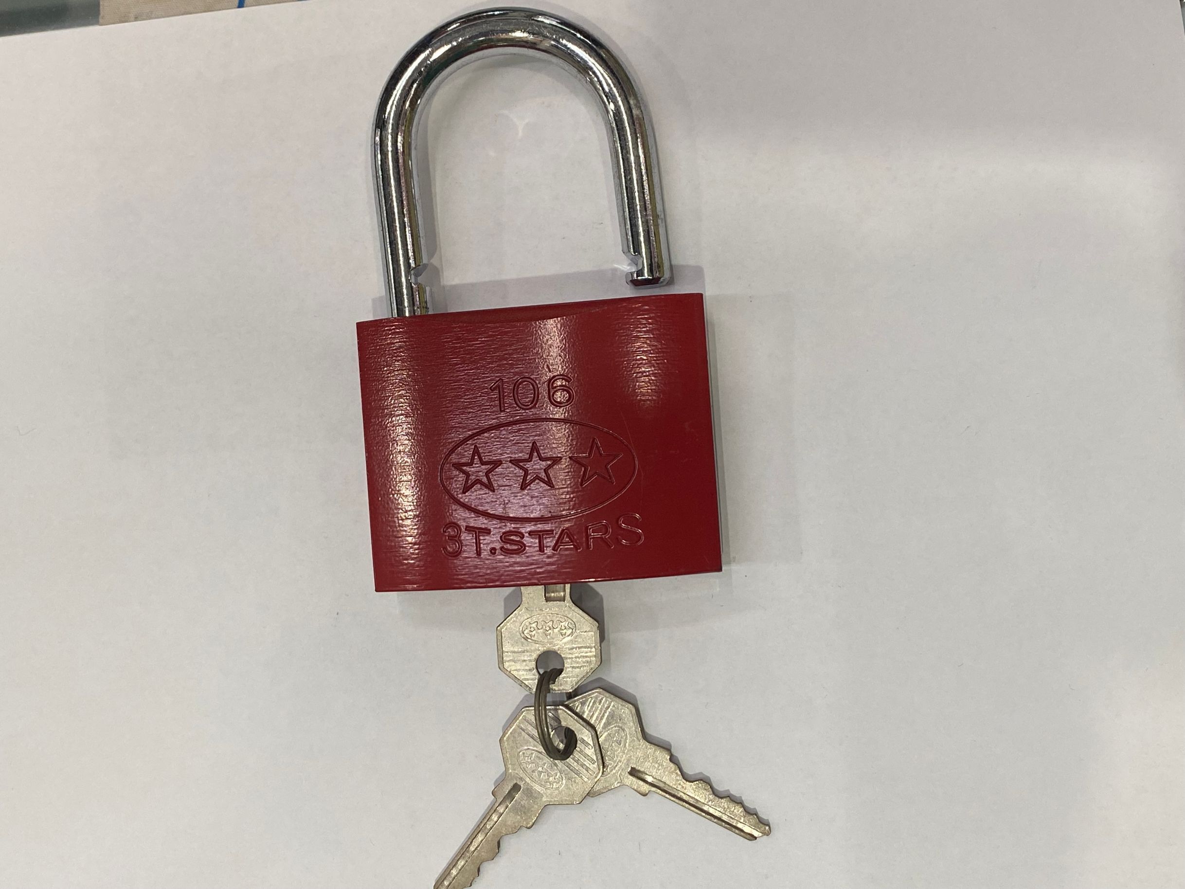 70mm红漆锁  门锁   挂锁   铜锁白底实物图