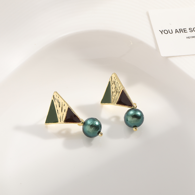 Yudie's new niche design geometric shape metal bead earrings are unique, versatile, elegant and fashionable. They are Yudie accessories Specification image