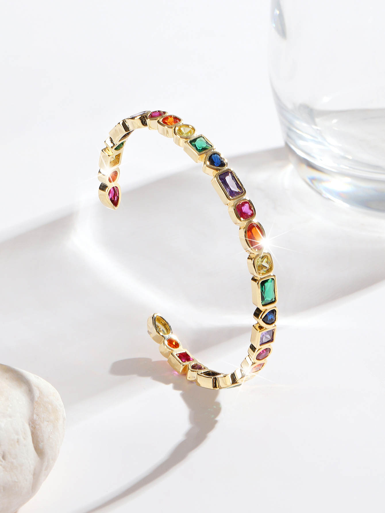 Fashionable, individual, light luxury and high-end 2022 New Color Bracelet -121 Application Scenario