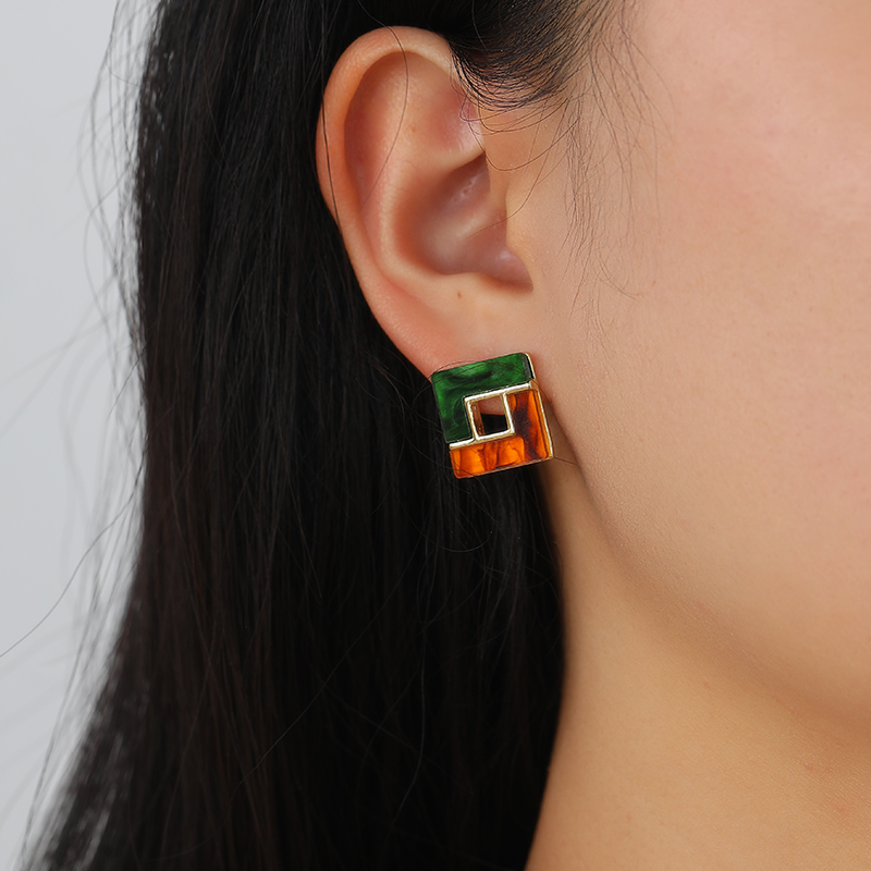 The new Korean-style color-blocking and patchwork earrings and stud accessories from Yudie are stylish and versatile Application Scenario