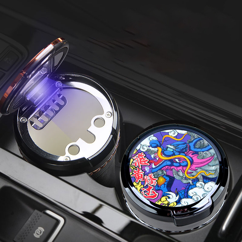 Cenicero de coche pintado cenicero de coche universal con luz LED flip tapa interior de cerámica pintado cenicero creativo QW233 Application Scenario