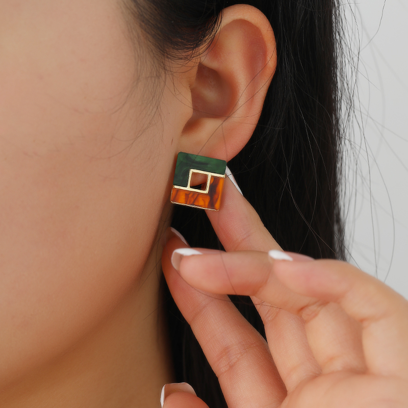 The new Korean-style color-blocking and patchwork earrings and stud accessories from Yudie are stylish and versatile Item Picture