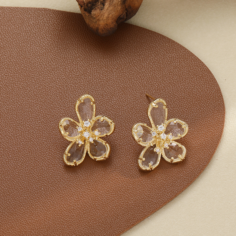 Korean-style crystal flower two-color earrings, stud earrings and butterfly accessories with a fresh and versatile style Specification image