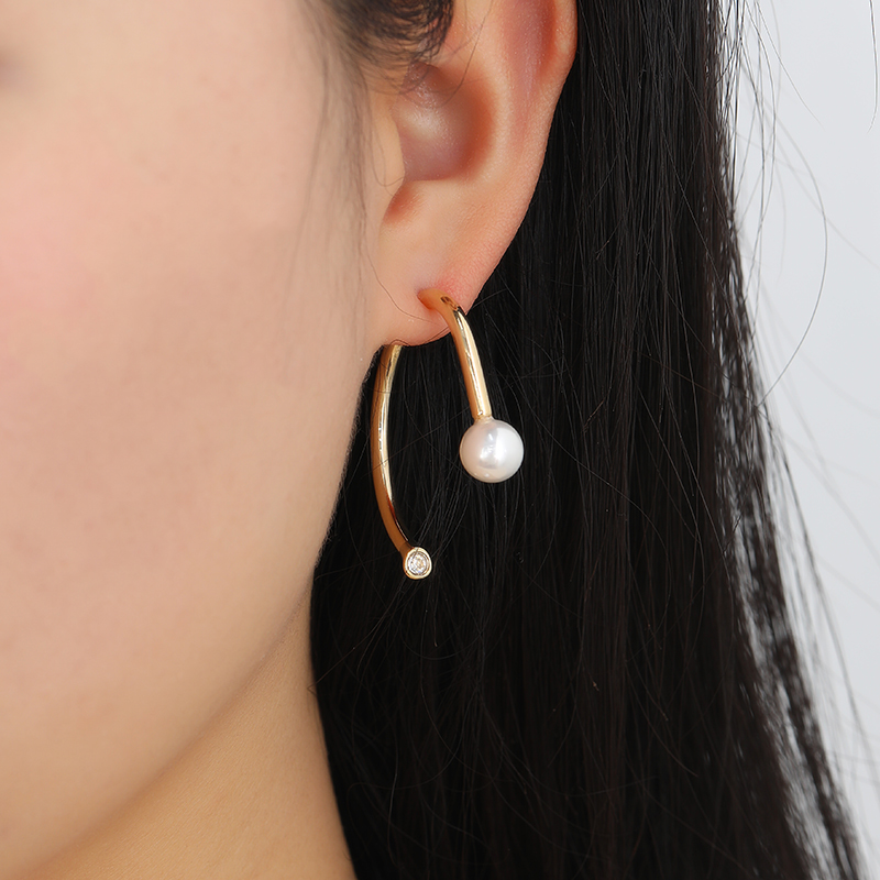 Korean-style light luxury, individual and cold style, inS-style fashionable earrings, stud earrings and butterfly accessories Application Scenario