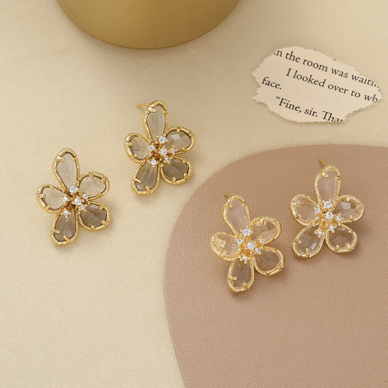Korean-style crystal flower two-color earrings, stud earrings and butterfly accessories with a fresh and versatile style