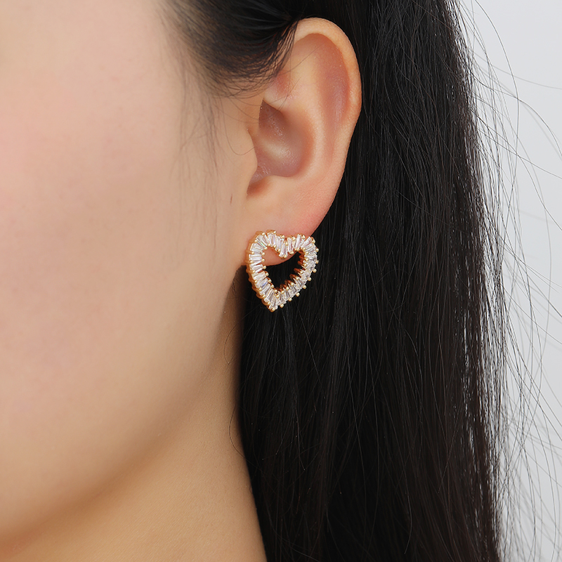 Korean-style light luxury micro-inlay heart-shaped earrings, fashionable and versatile earrings, stud earrings, and butterfly accessories Application Scenario