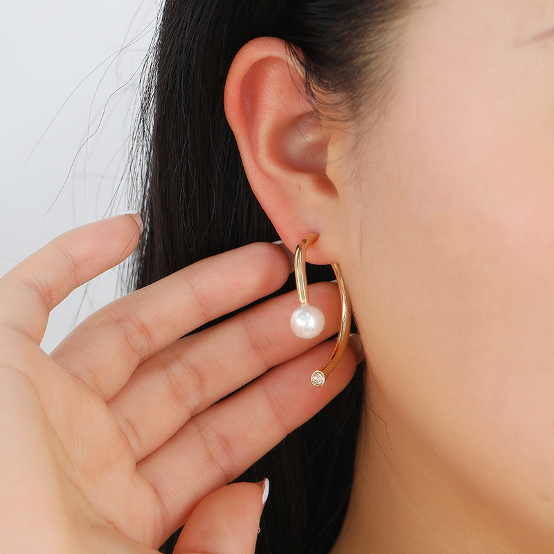 Korean-style light luxury, individual and cold style, inS-style fashionable earrings, stud earrings and butterfly accessories Specification image
