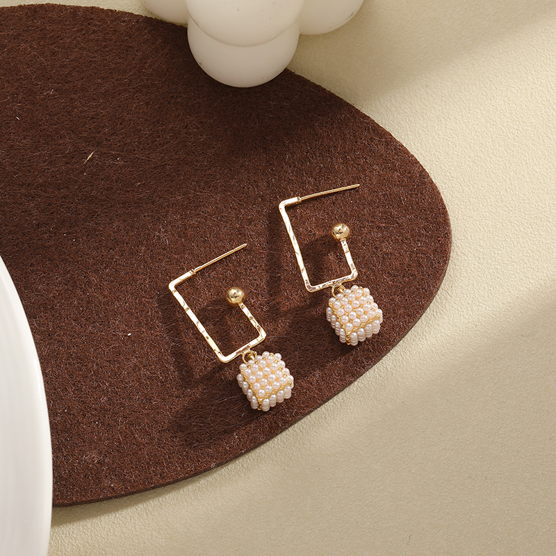 Korean-style rice bead woven fashionable, exquisite, simple and light luxury earrings, stud earrings and butterfly accessories