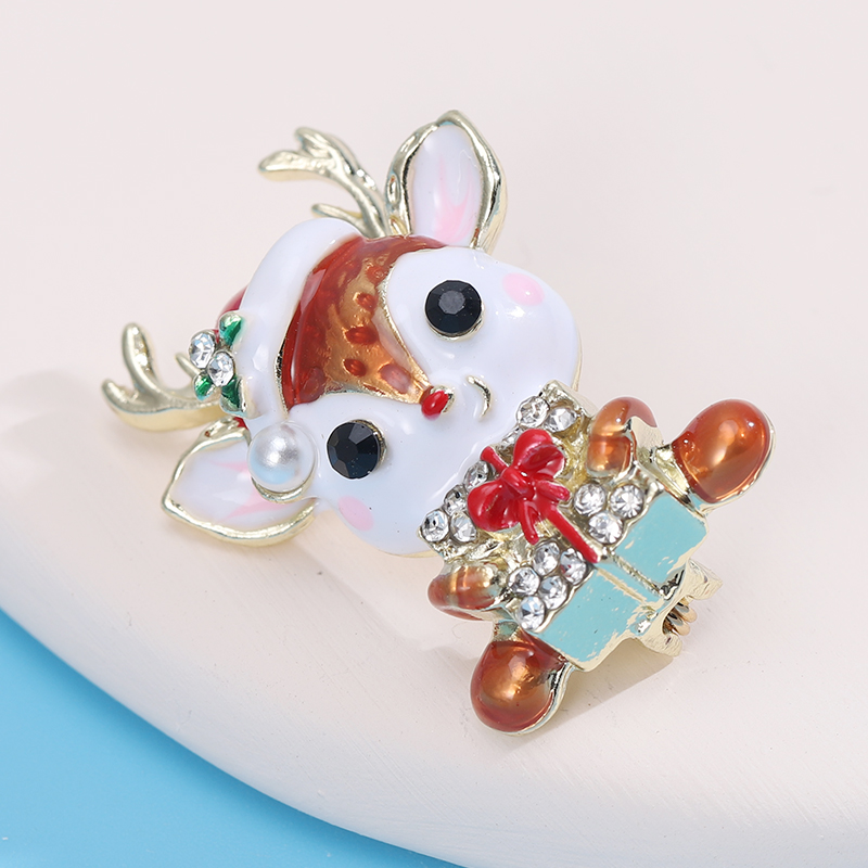 Factory direct sales of creative and light luxury Korean new best-selling oil-drip Christmas style light luxury creative retro brooches, simple and fashionable accessory pins in stock details Picture