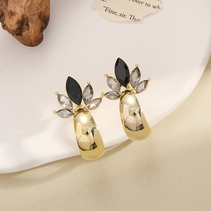 Korean-style light luxury, individual and cold style, InS-style crystal fashion earrings, stud earrings and butterfly accessories details Picture
