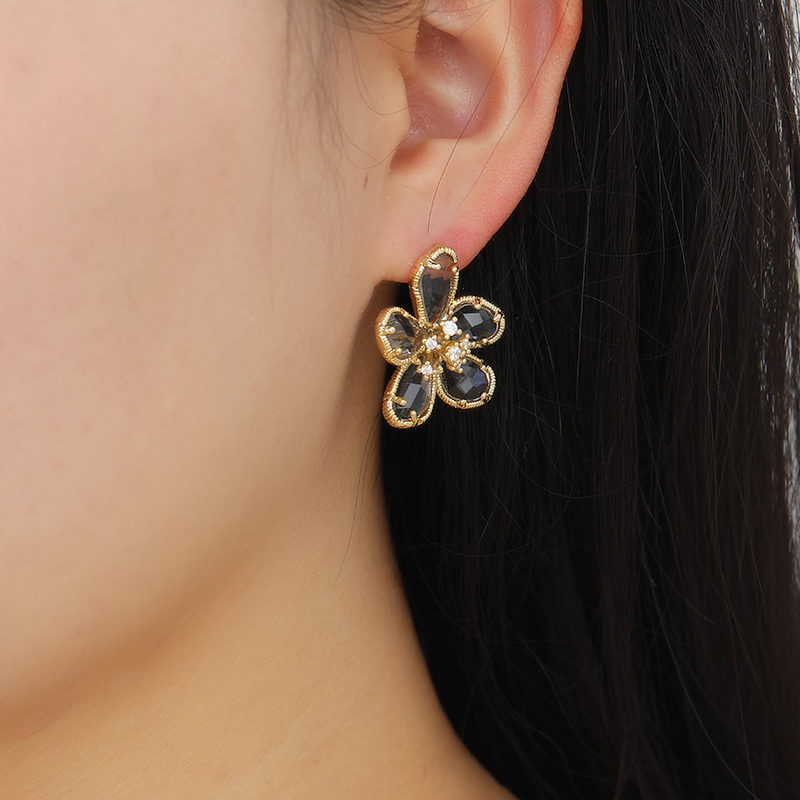 Korean-style crystal flower two-color earrings, stud earrings and butterfly accessories with a fresh and versatile style Application Scenario