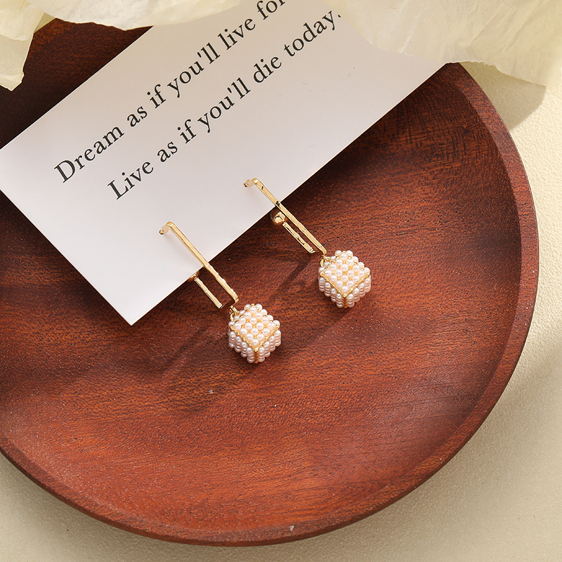 Korean-style rice bead woven fashionable, exquisite, simple and light luxury earrings, stud earrings and butterfly accessories details Picture