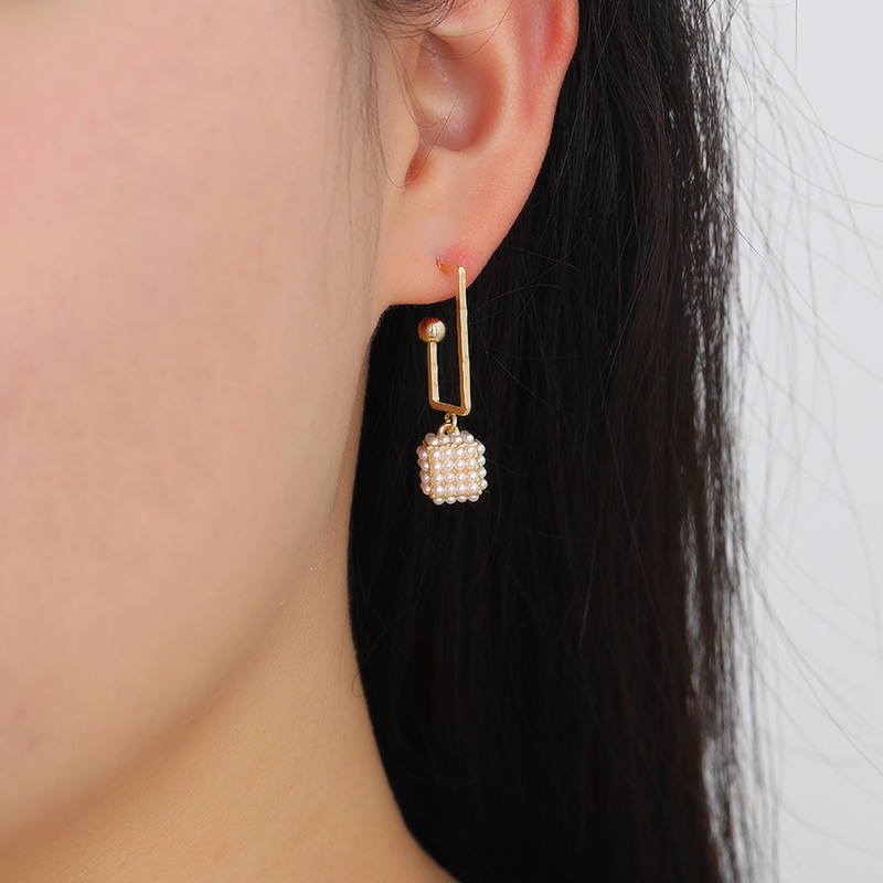 Korean-style rice bead woven fashionable, exquisite, simple and light luxury earrings, stud earrings and butterfly accessories Specification image