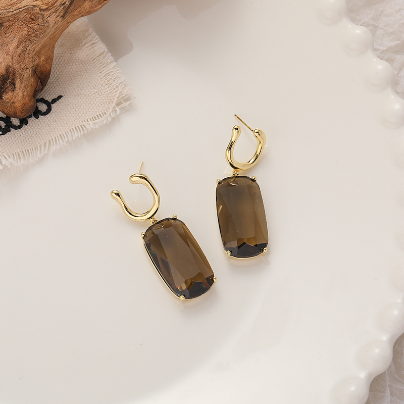 Korean light luxury autumn and winter collection of fashionable crystal elegant earrings, stud earrings and butterfly accessories