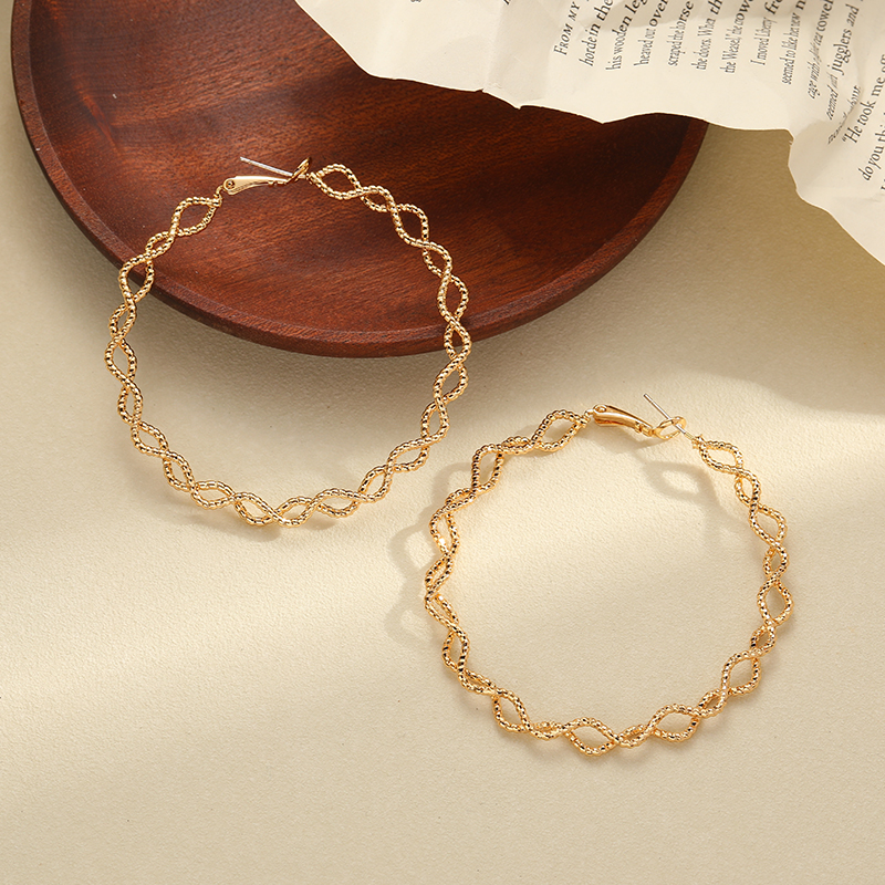 Korean-style French fashion, versatile and elegant, exaggerated large circle earrings, stud earrings, butterfly jewelry