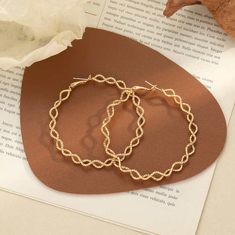 Korean-style French fashion, versatile and elegant, exaggerated large circle earrings, stud earrings, butterfly jewelry details Picture