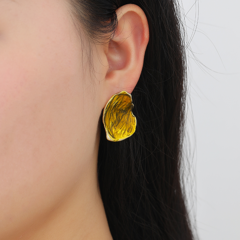 Korean-style fashionable thin-coated enamel craft simple and elegant earrings, stud earrings and butterfly jewelry Application Scenario