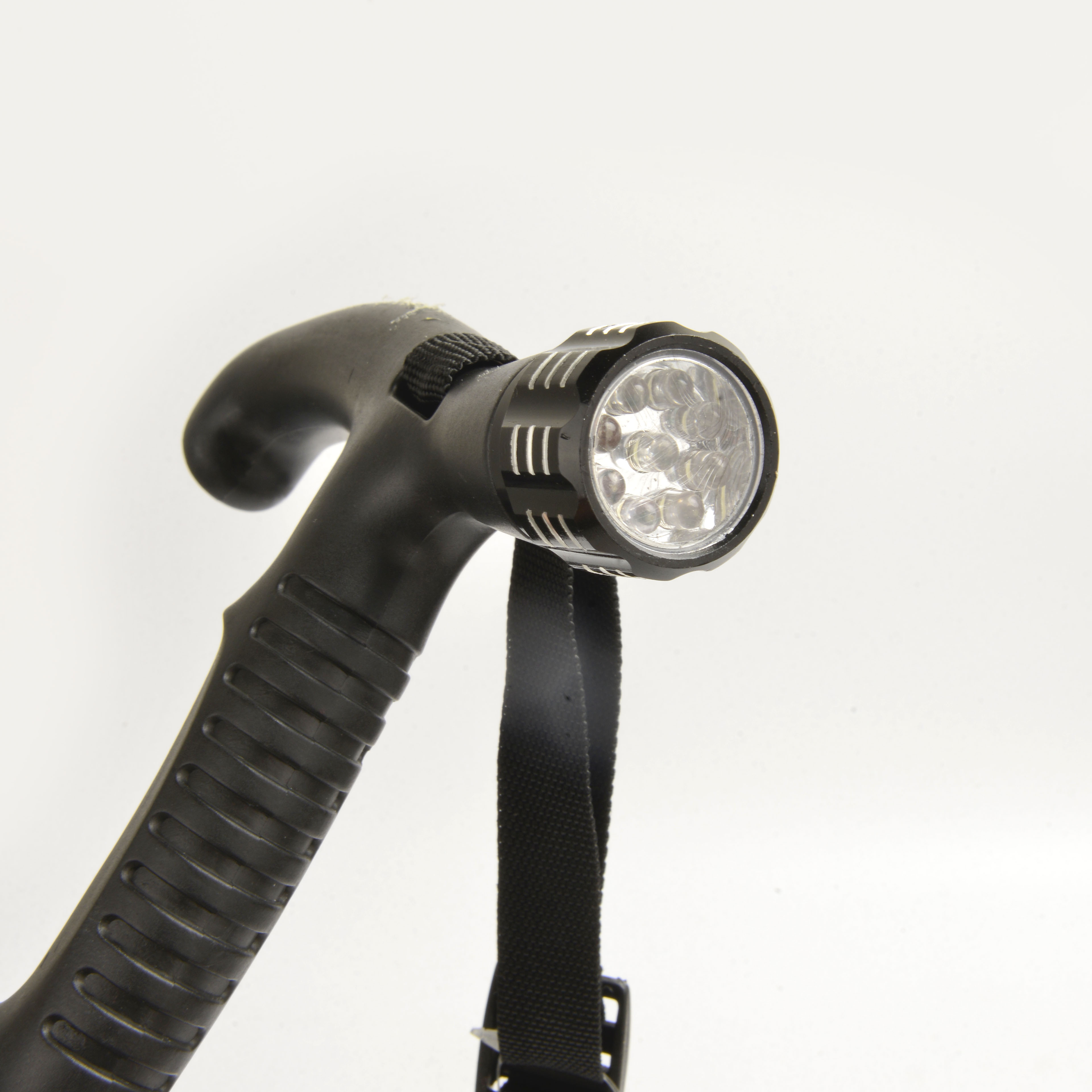 The 5-inch aluminum alloy hiking stick is extendable Application Scenario