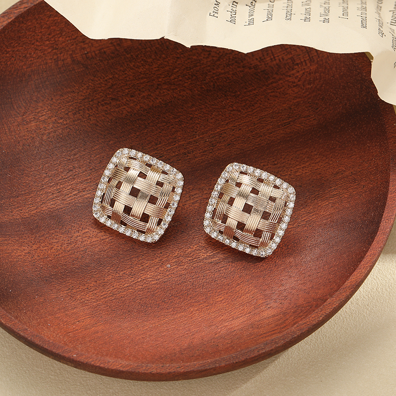 Butterfly Jewelry: Korean style, French retro, Hong Kong style, fashionable and versatile square earrings with woven patterns details Picture