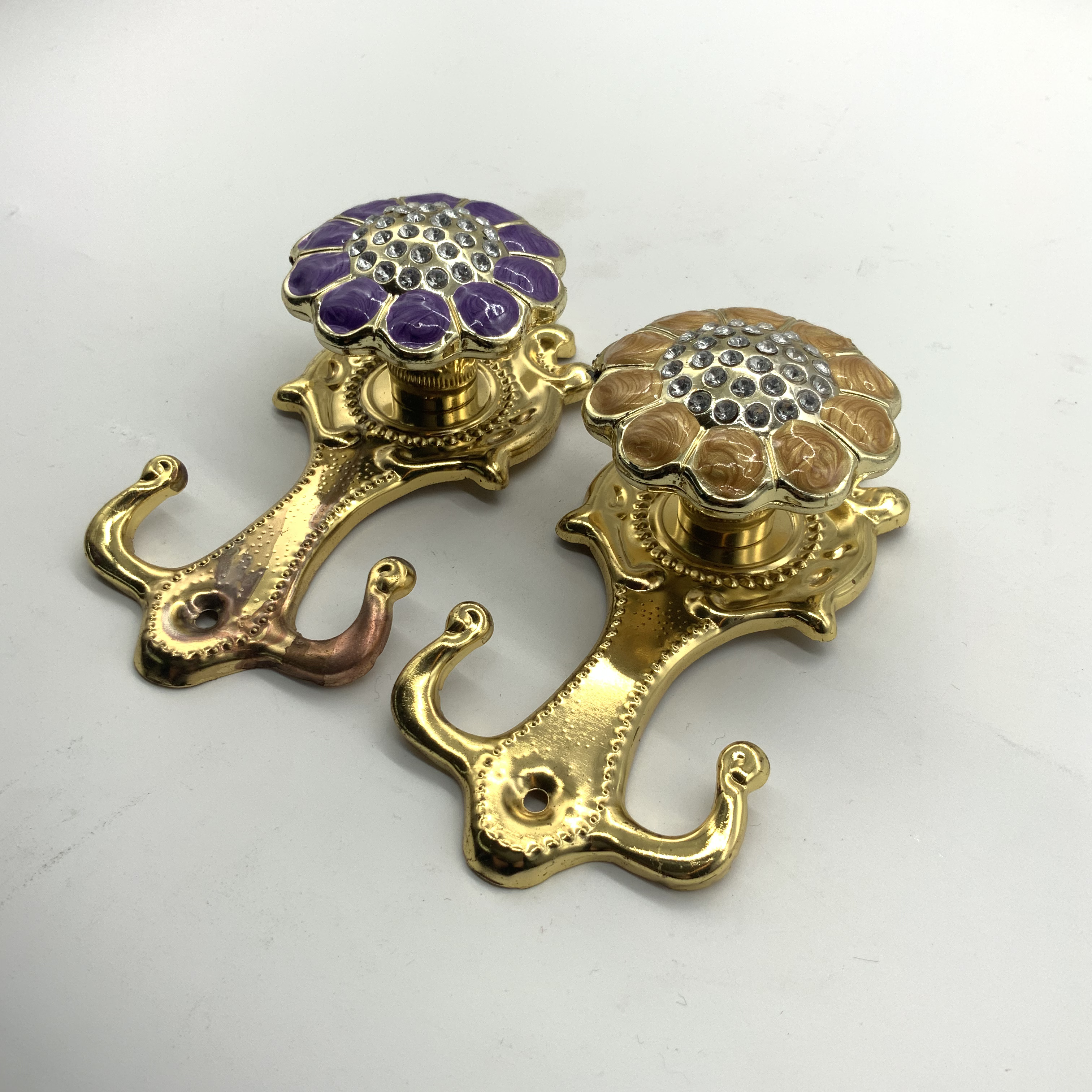 Shuzan Simple Alloy Seamless Hook Curtain Strap Wall Hook 2-set Strong Adhesive Hook Curtain Accessory A123 003 Application Scenario