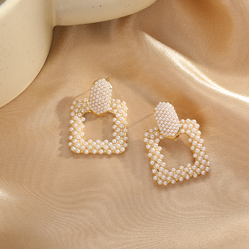 Korean-style fashionable and exquisite square earrings, stud earrings and butterfly-shaped accessories with a small fragrance of rice beads details Picture