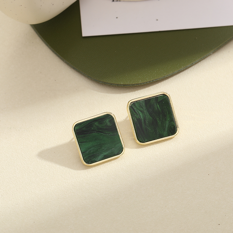 Korean-style fashionable, exquisite, simple, elegant and individual emerald earrings, stud earrings and butterfly jewelry