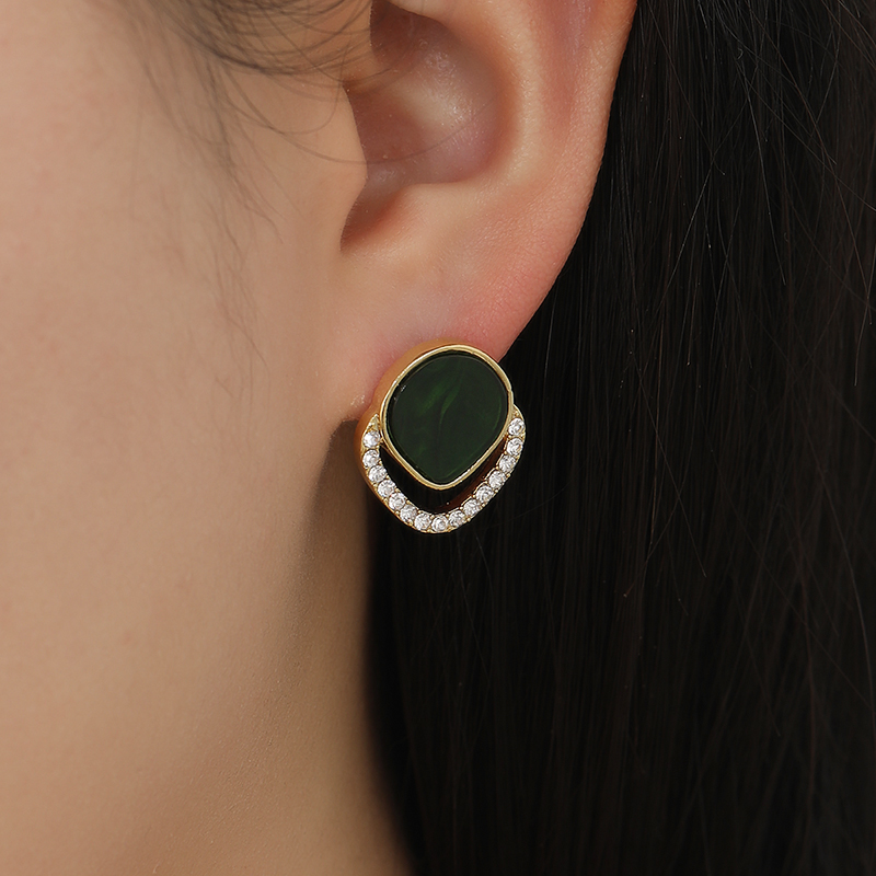 Korean-style fashionable, exquisite and simple style emerald micro-inlaid earrings, stud earrings and butterfly jewelry Application Scenario