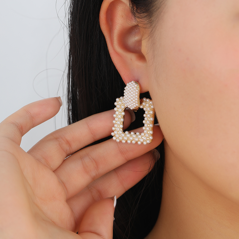 Korean-style fashionable and exquisite square earrings, stud earrings and butterfly-shaped accessories with a small fragrance of rice beads Specification image