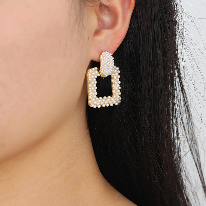 Korean-style fashionable and exquisite square earrings, stud earrings and butterfly-shaped accessories with a small fragrance of rice beads Application Scenario