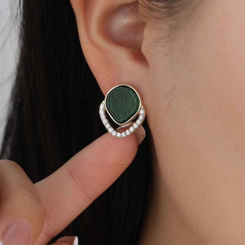 Korean-style fashionable, exquisite and simple style emerald micro-inlaid earrings, stud earrings and butterfly jewelry Specification image