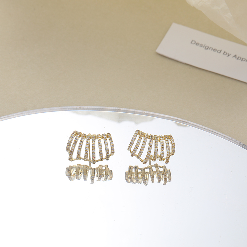 Korean-style fashionable, elegant and simple multi-claw grid earrings, stud earrings and butterfly accessories