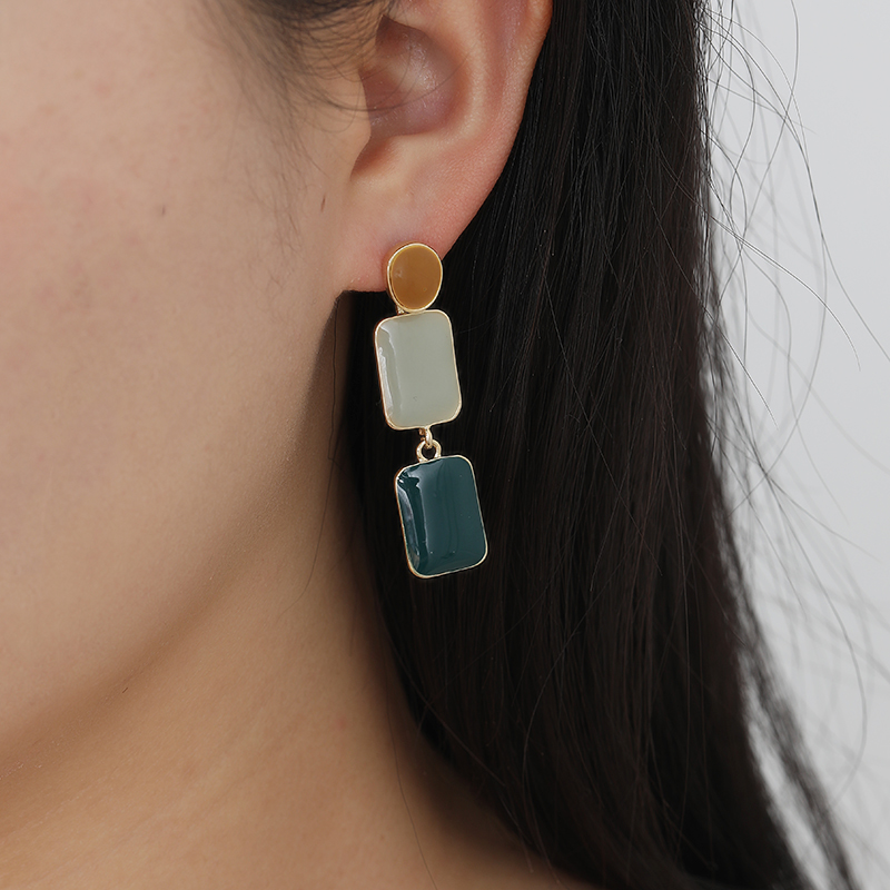 Korean-style French oil-dripping color-blocking fashion art earrings, stud earrings and butterfly accessories Application Scenario