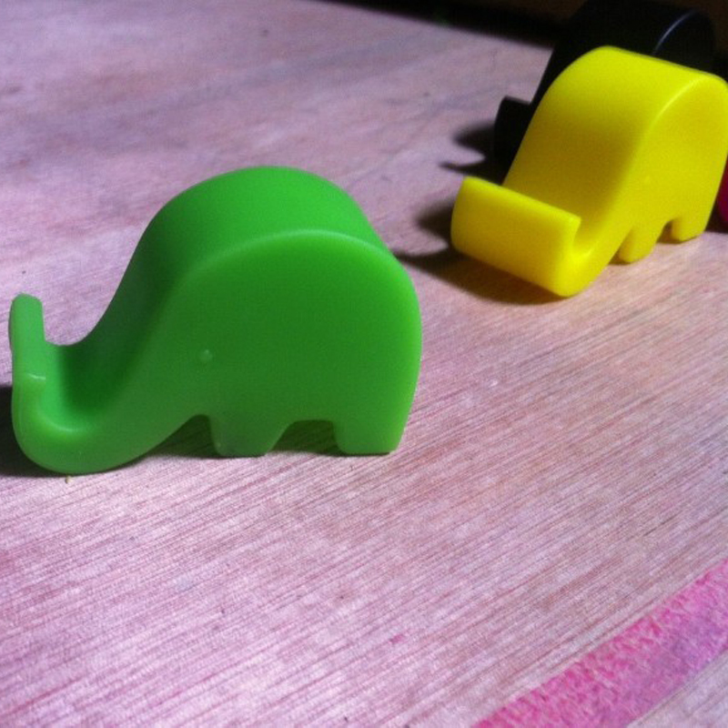 Direct sales from the manufacturer of elephant phone stands, Little Elephant phone bases and creative cartoon phone bases Application Scenario
