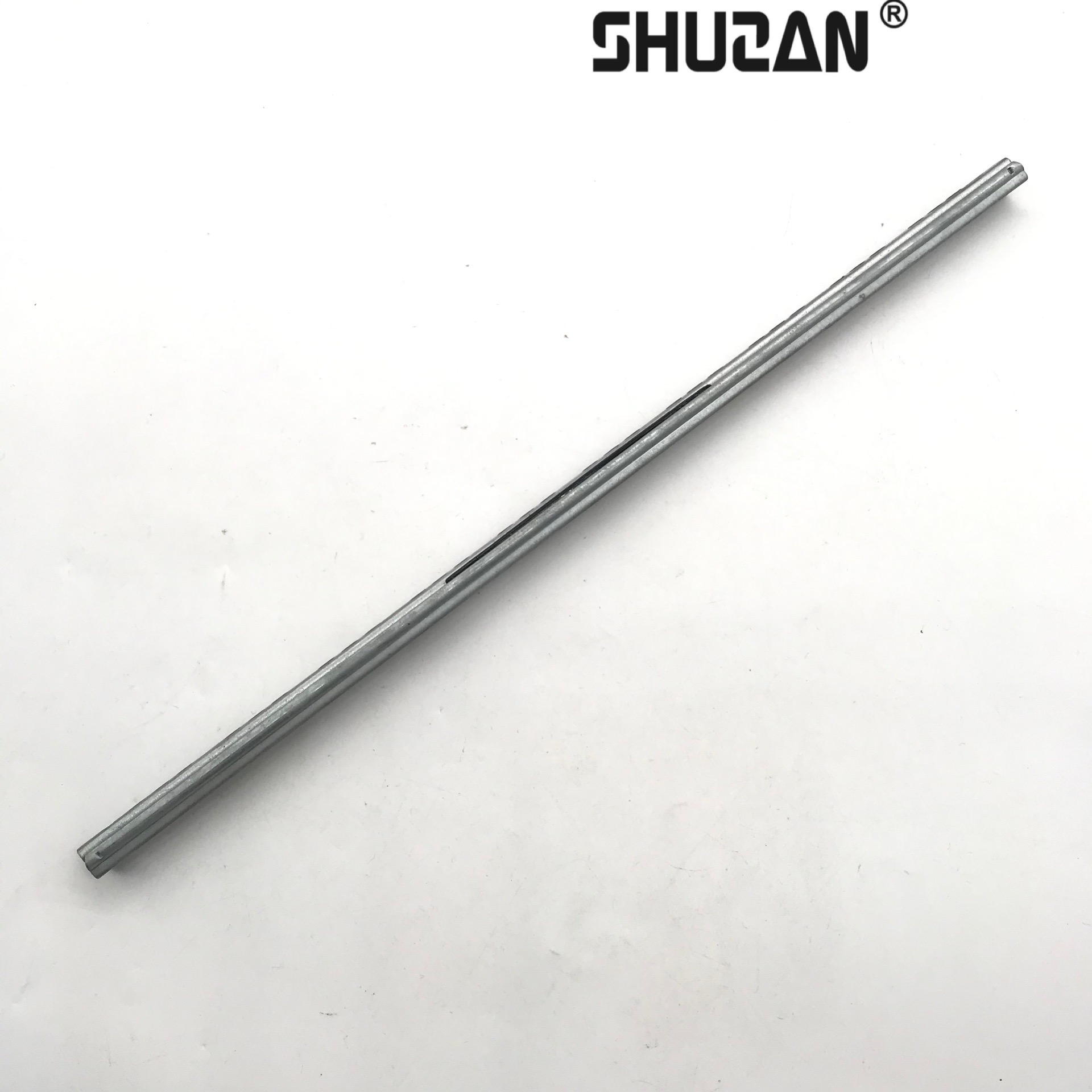 زلق الكرز في اتجاه المسار الثاني من مسار دروب شوزان المضمن للعلامة التجارية، على زلاق زلاقات حديدية مصغرة من أجل التزحلق على أثاث قطري من طراز A32003. details Picture