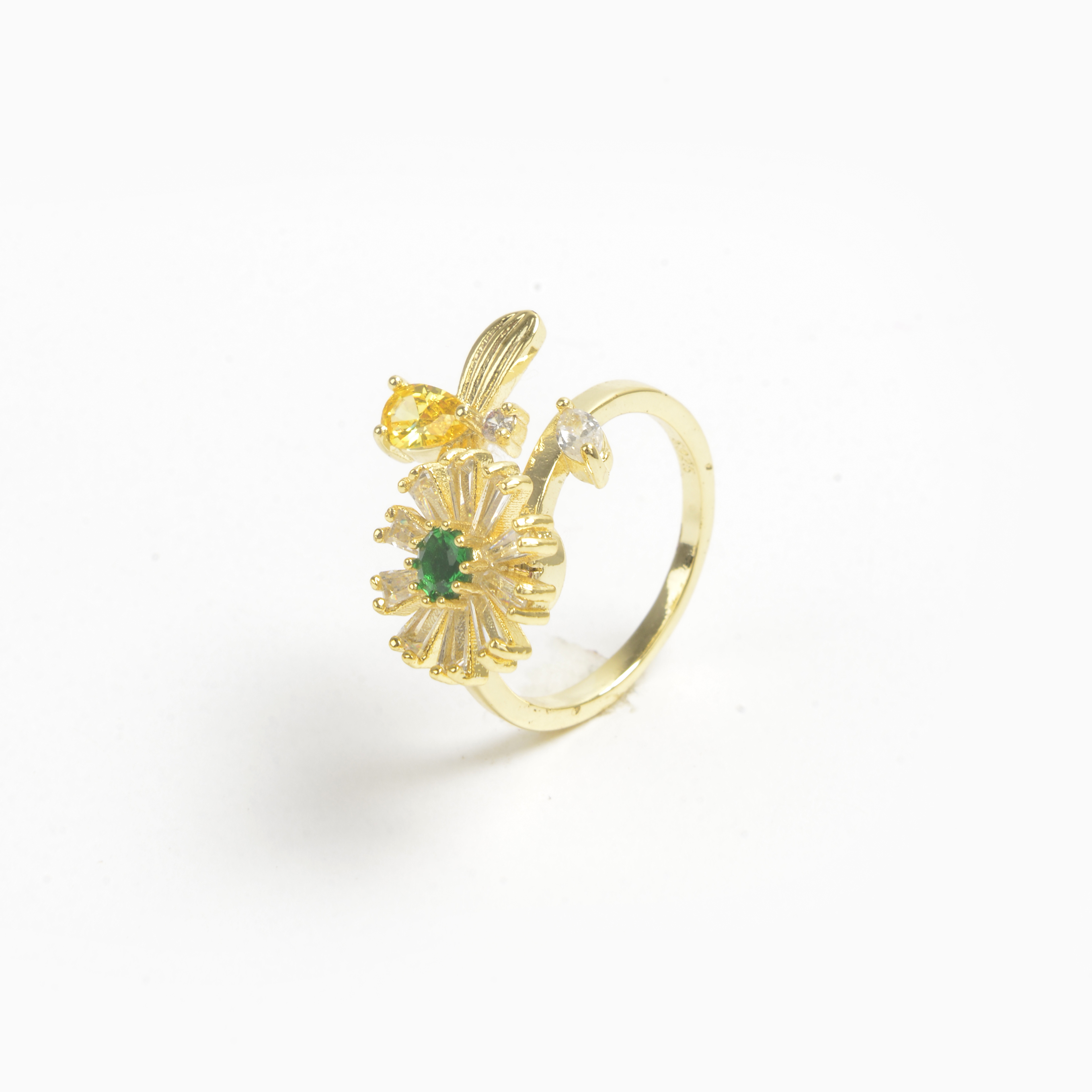 2022 New flower-shaped ring with gold diamonds for ladies Item Picture
