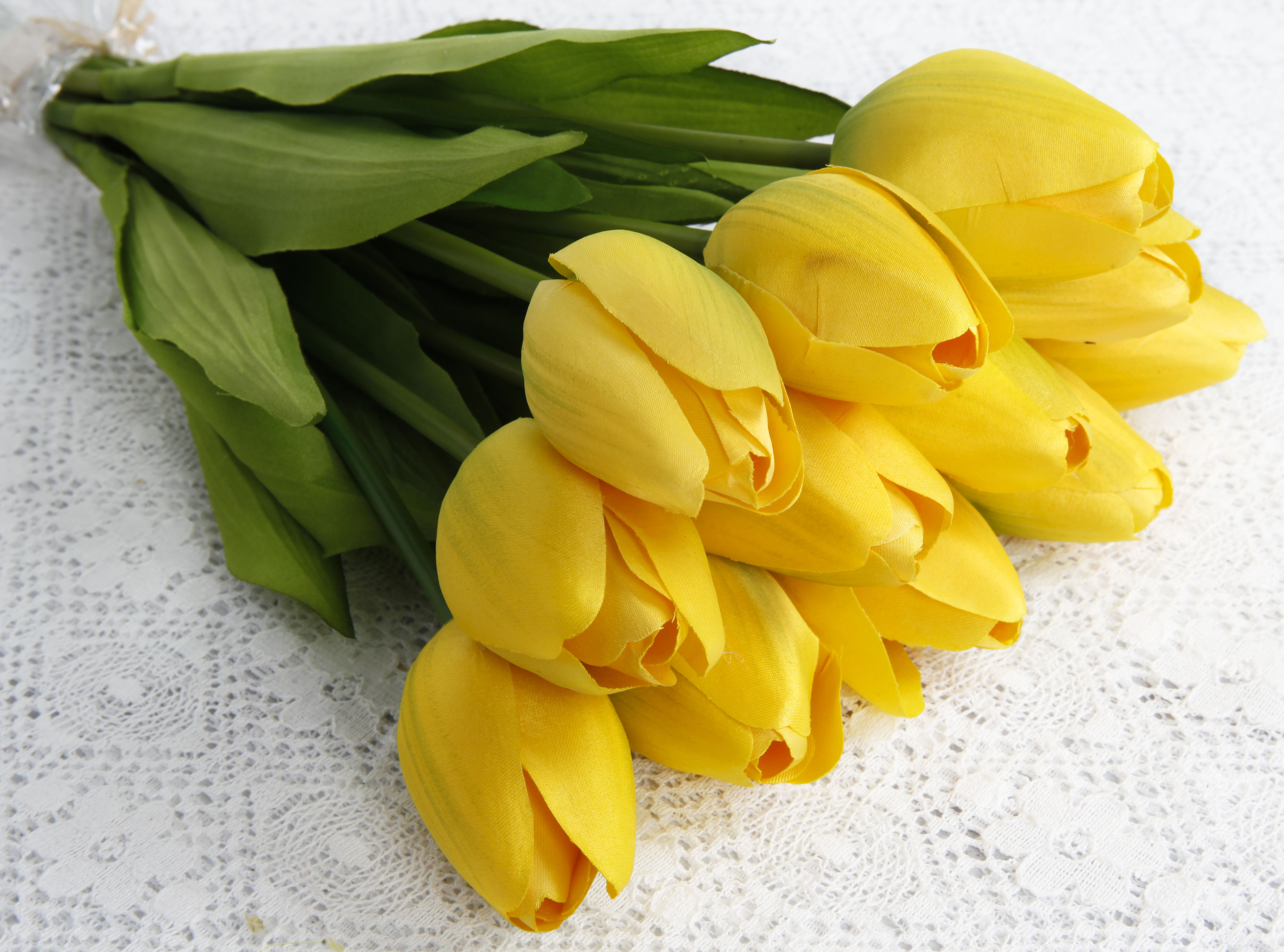 Yiwu quality artificial tulips 12 stems hand-held notes, Brinda tulips hand-held notes, artificial tulips, artificial flowers, silk flowers, artificial flowers, home decoration, wedding arrangement Item Picture