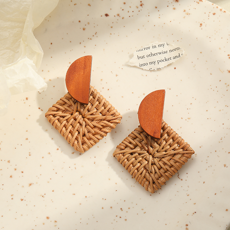 Korean-style fashionable and elegant autumn and winter half-moon handmade rattan weaving craft earrings, stud earrings and butterfly accessories