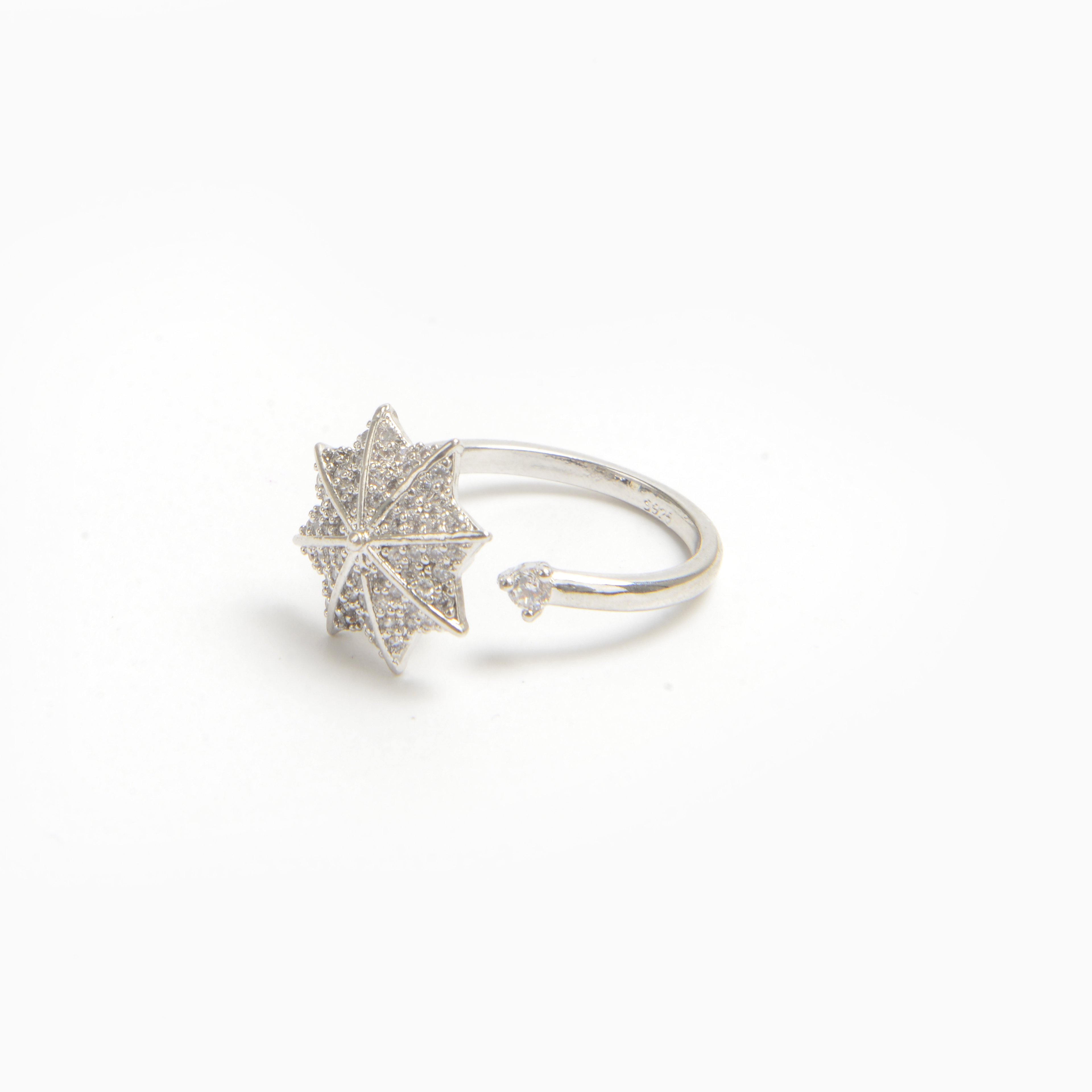 2022 New umbrella-shaped rotating ring Silver Diamond Ladies' ring Application Scenario