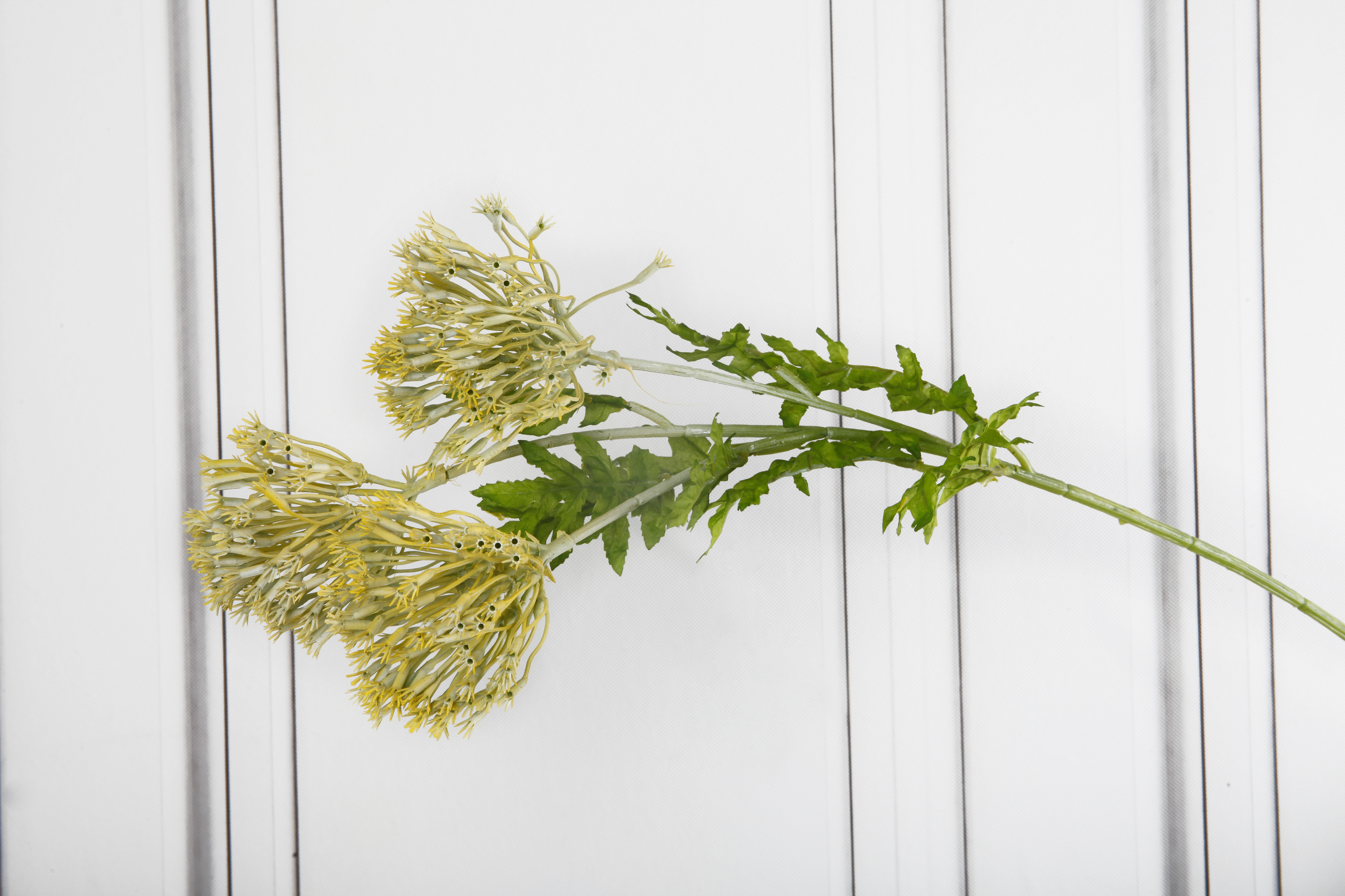 Yiwu quality single-stem 3-head large lace flowers, artificial flowers, artificial flowers, home decoration flowers, wedding photography sets, artificial plants, artificial green plants, garden landscapes, home window display projects Application Scenario