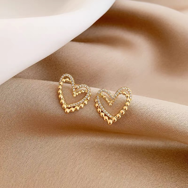 Dingxin Accessories Earrings 911723, a popular new product in foreign trade, offers fashionable metal earrings with a European and American style. Wholesale supply from the manufacturer Application Scenario
