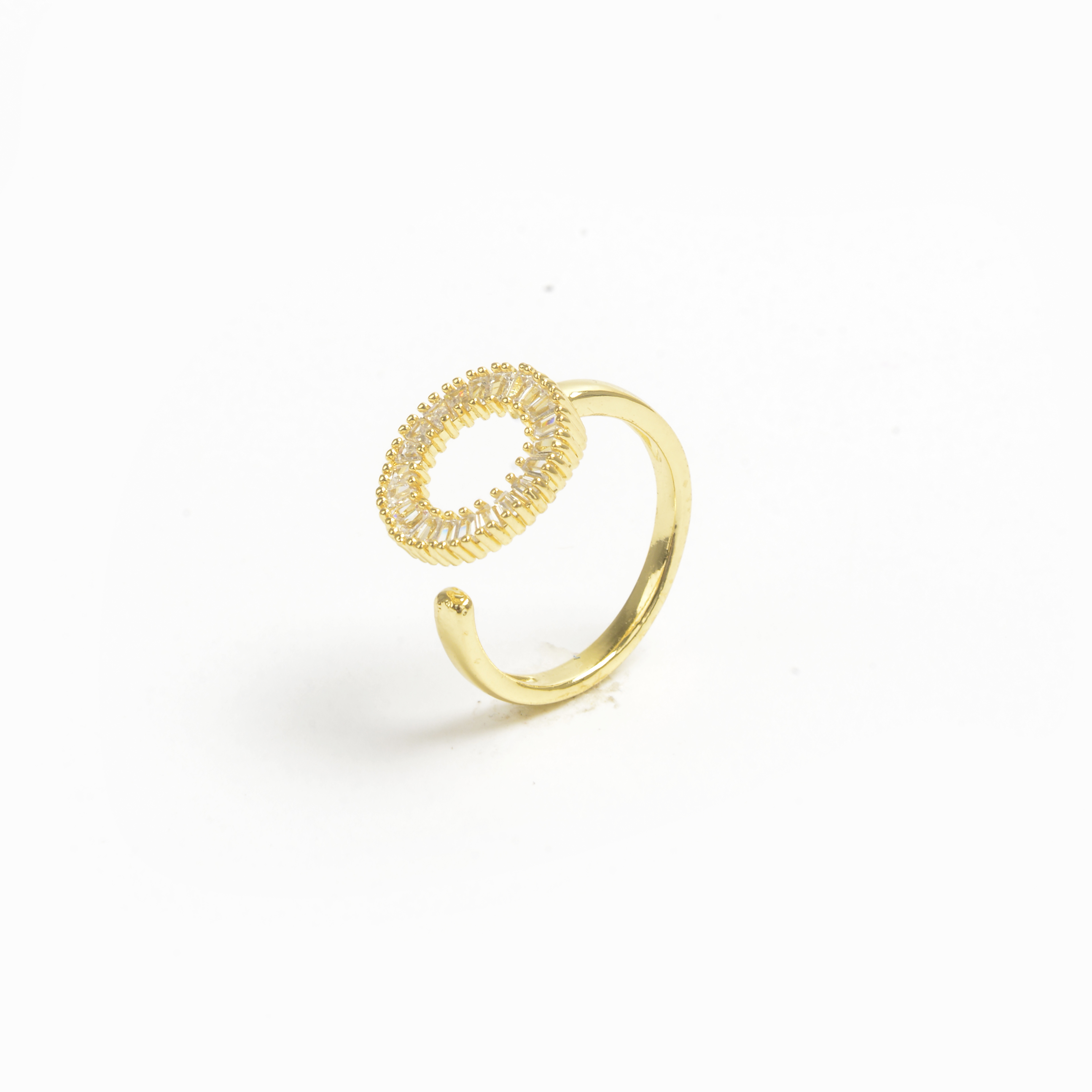 2022 New round-shaped ring with gold diamonds for ladies Item Picture