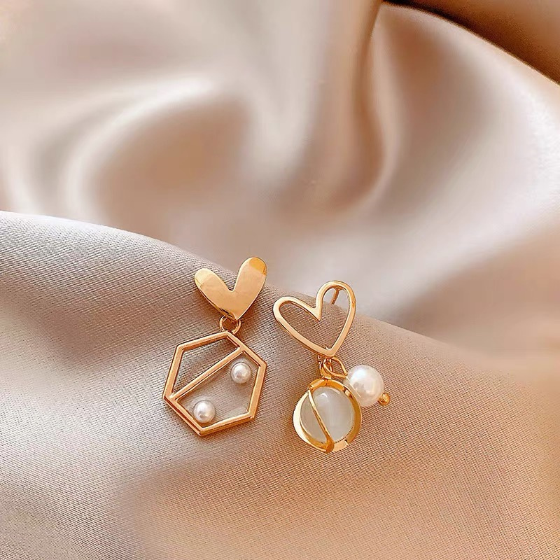Dingxin Accessories Earrings 911723, a popular new product in foreign trade, offers fashionable metal earrings with a European and American style. Wholesale supply from the manufacturer Item Picture
