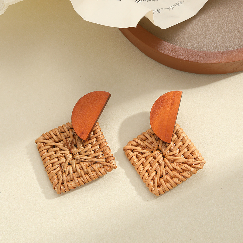 Korean-style fashionable and elegant autumn and winter half-moon handmade rattan weaving craft earrings, stud earrings and butterfly accessories details Picture