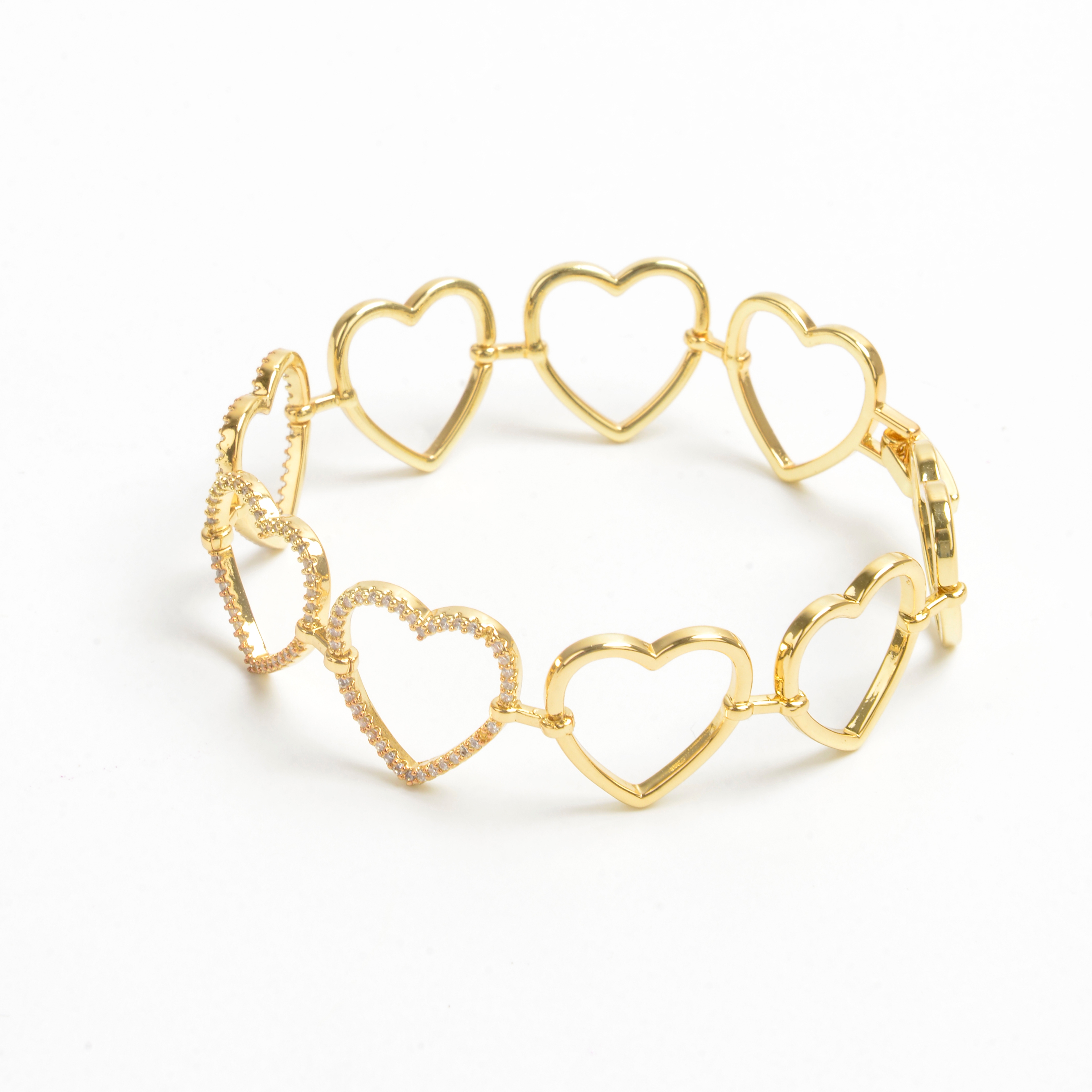 The 2022 new trendy accessory: A large hollowed-out heart bracelet with diamonds details Picture