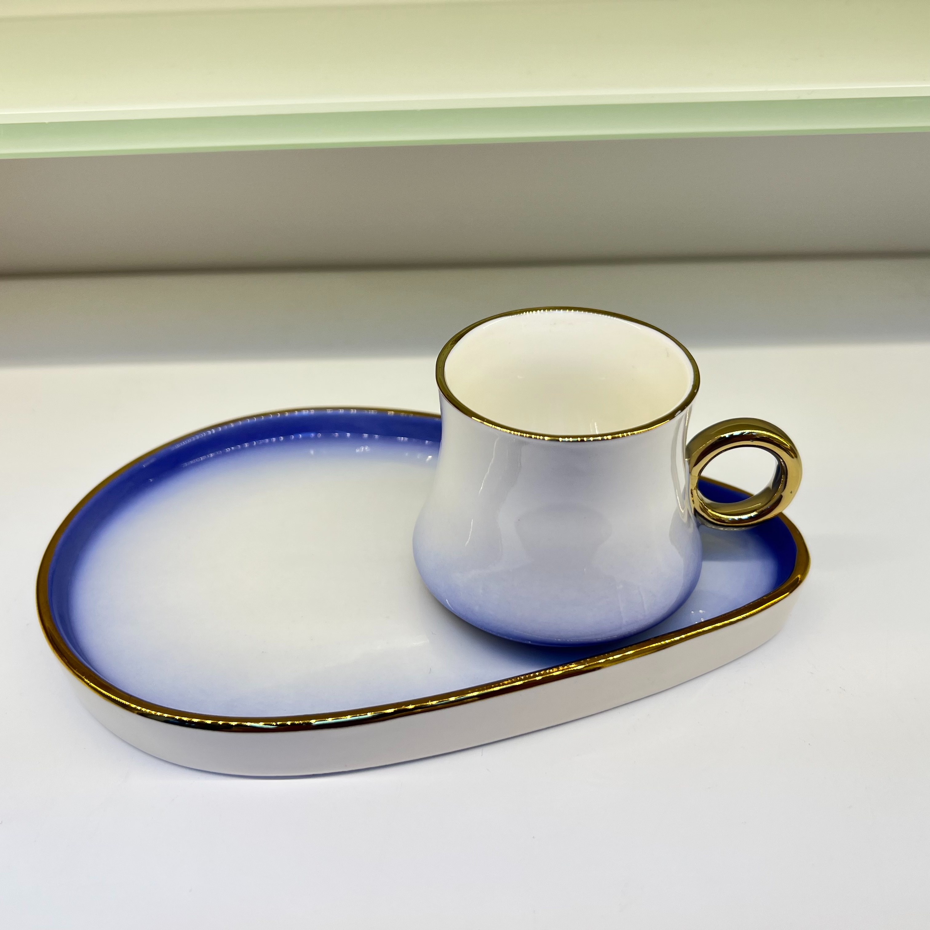 New style of simple ceramic coffee cups and saucers for export to the Middle East and Arabia, with a gradient of 90cc and 160cc. Creative gift sets for afternoon tea, with various patterns available for customization