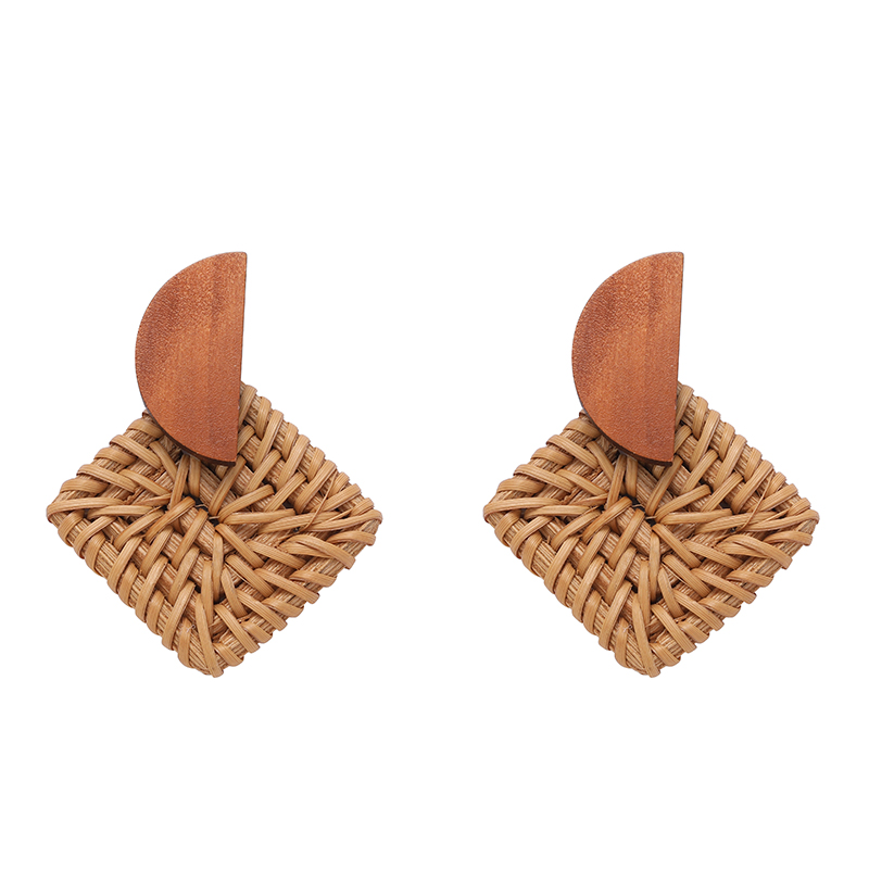 Korean-style fashionable and elegant autumn and winter half-moon handmade rattan weaving craft earrings, stud earrings and butterfly accessories Item Picture