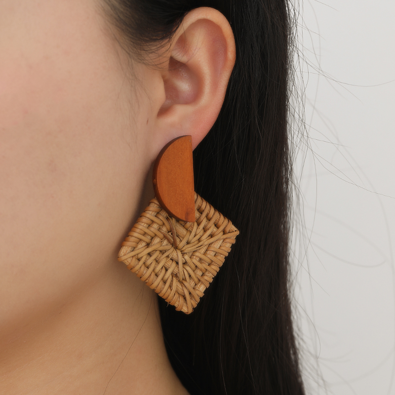Korean-style fashionable and elegant autumn and winter half-moon handmade rattan weaving craft earrings, stud earrings and butterfly accessories Application Scenario