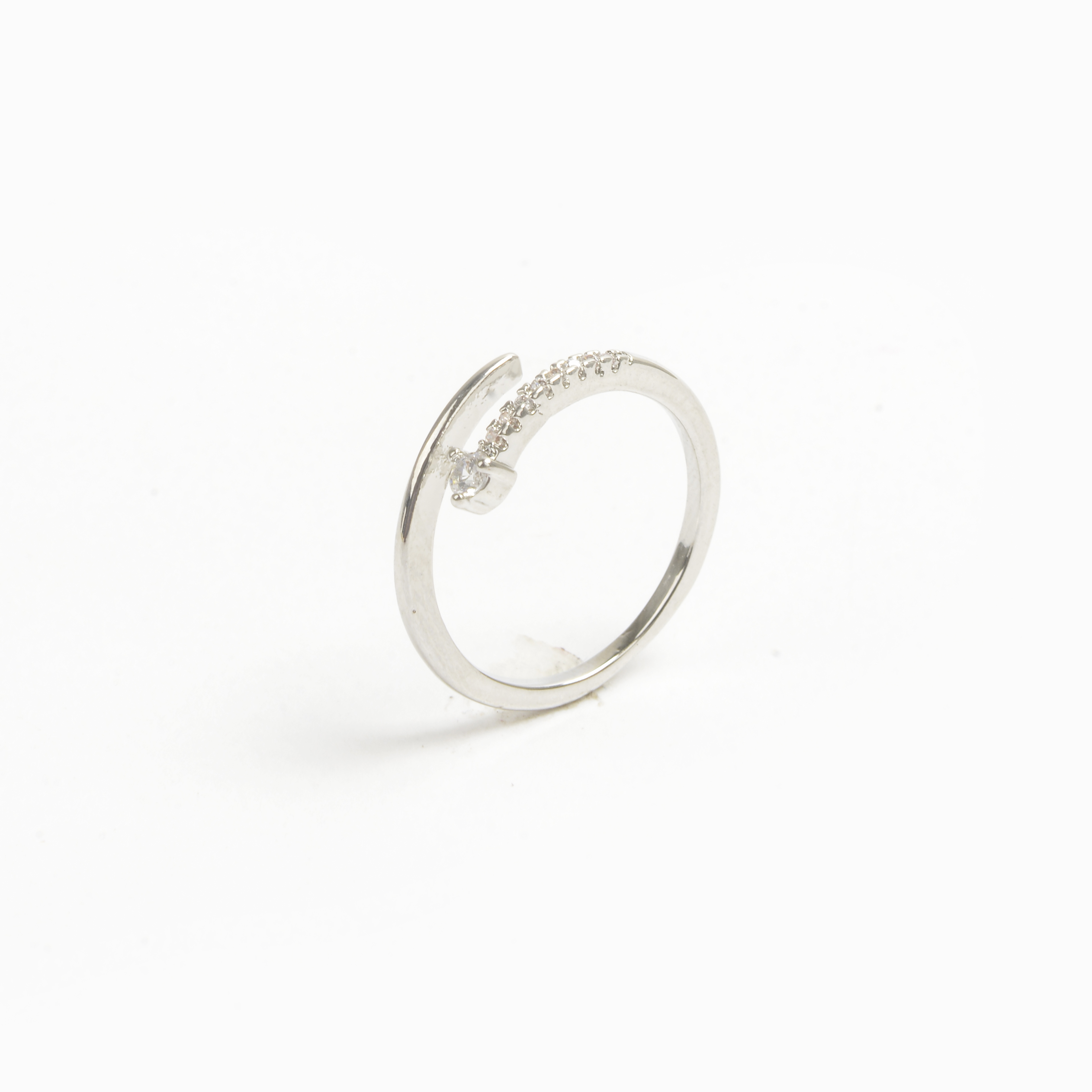 2022 New Style nail-shaped ring, silver diamond women's ring Specification image