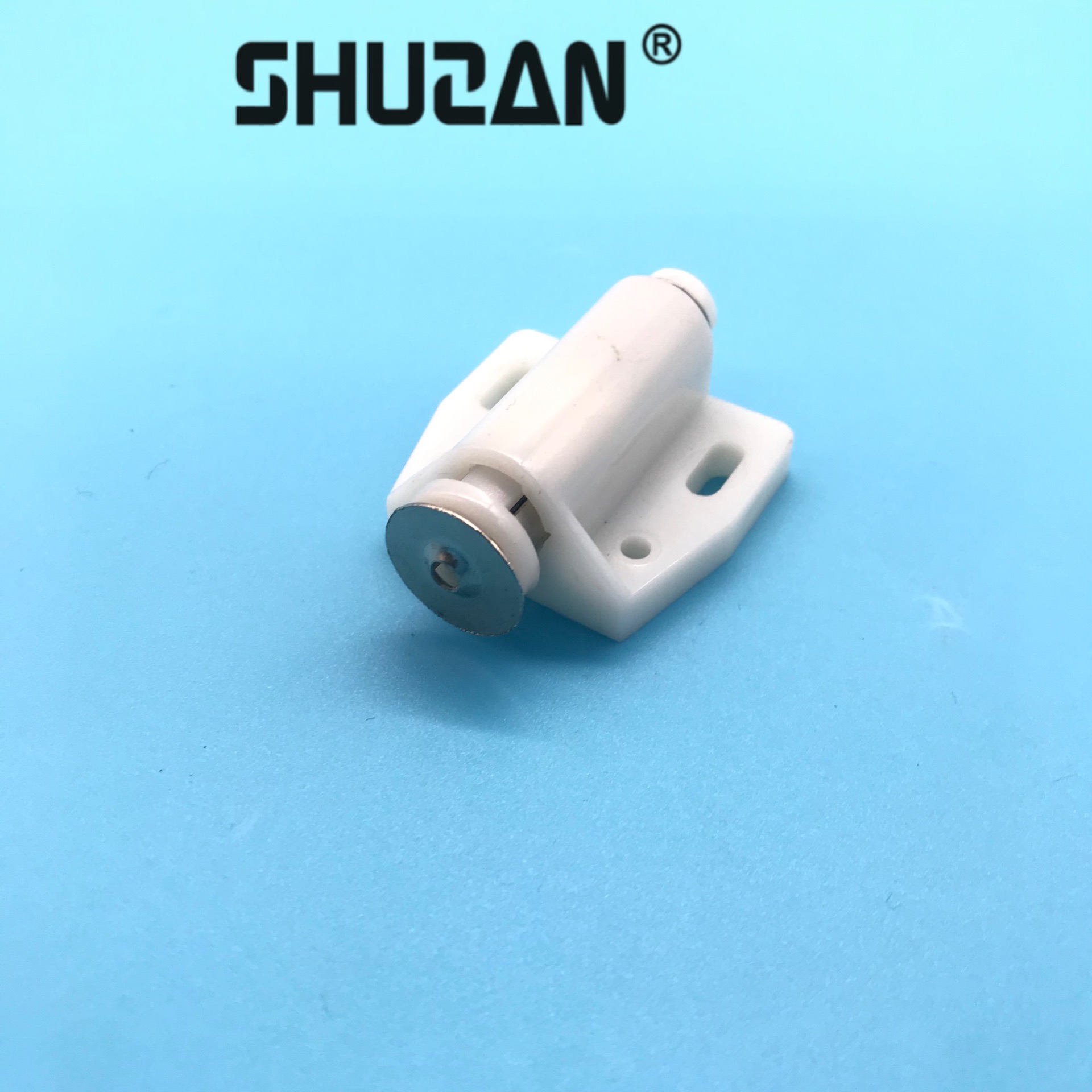 Shuzan, a well-known brand of cabinet rebound door, single door magnetic self-locking device hardware accessories, is highly efficient and durable. Factory direct sales. Model: A200 003 Item Picture