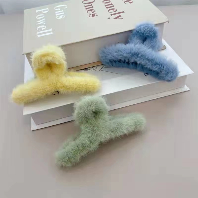 Korean autumn and winter furry hair accessories, autumn hair gripper, hair clip, girls' back of the head gripper, big head gripper, shark clip 1 Specification image